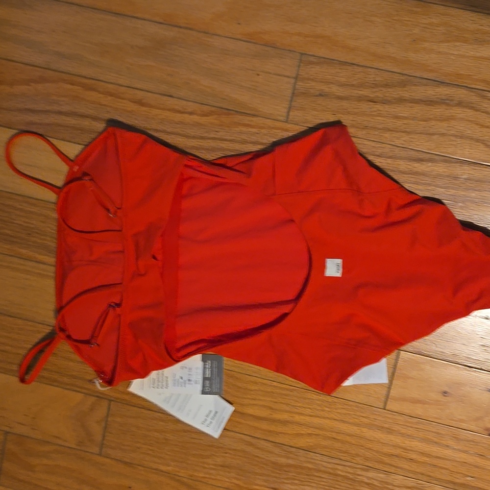 NWT WOMEN'S VUORI "DUNE ONE PIECE" SWIMSUIT IN COLOR VERMILION.SIZE XS LAST ONE!